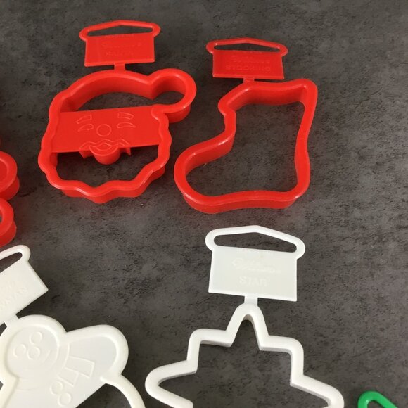 Wilton Mini Christmas Cookie Cutters Set Of 7 Plastic Shapes Bear Santa Tree Sno - Picture 4 of 10